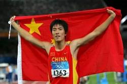 lol转区-荷兰健儿登上领奖台，激动落泪