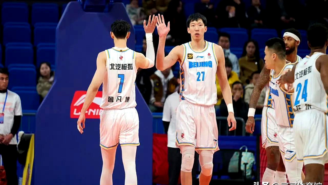包含四川男篮队员团结一心，战胜强敌的词条