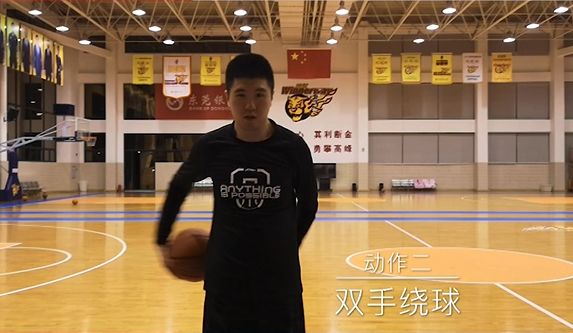 篮球名将获得社区服务奖项认可