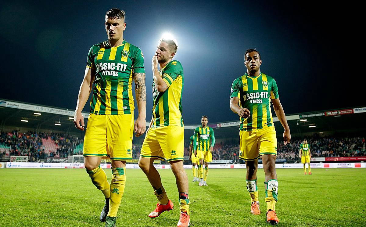 沙尔克04凭借进攻实力获胜,跻身积分榜前列 沙尔克04凭借进攻实力获胜,跻身积分榜前列